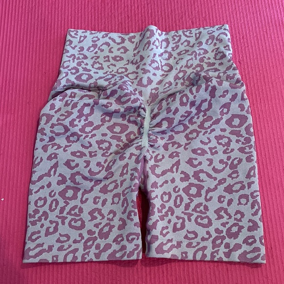 Gym shorts booty lift - Picture 2 of 3